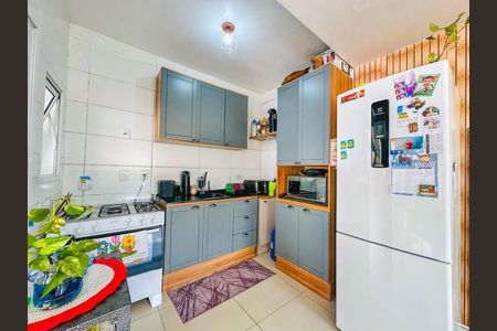 Cozinha de casa de condomínio à venda com 2 quartos, 110m² em Fátima, Canoas