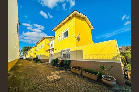 Fachada de casa de condomínio à venda com 2 quartos, 110m² em Fátima, Canoas
