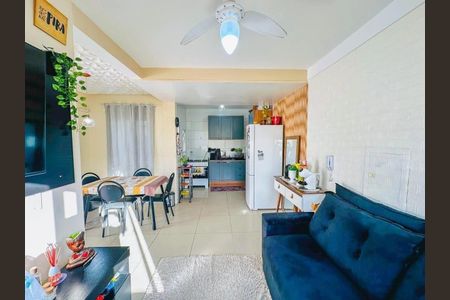 Sala de casa de condomínio à venda com 2 quartos, 110m² em Fátima, Canoas