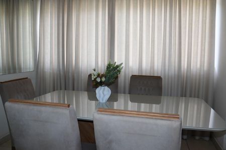 Apartamento à venda com 64m², 2 quartos e 1 vagaSala de Jantar
