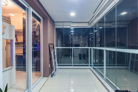 Apartamento à venda com 66m², 2 quartos e 1 vaga Apartamento à venda com 66m², 2 quartos e 1 vagaVaranda