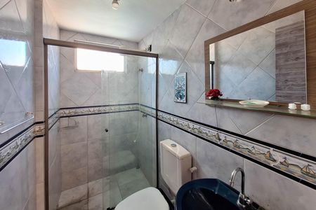 Banheiro de apartamento para alugar com 2 quartos, 50m² em Engenhoca, Niterói