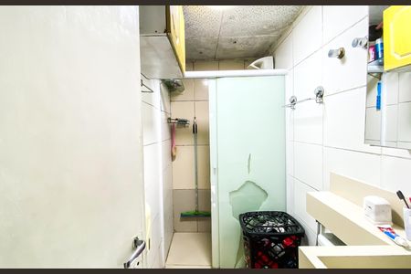 Banheiro de apartamento à venda com 2 quartos, 52m² em Vila Marieta, São Paulo