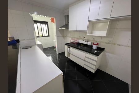 Cozinha de apartamento para alugar com 2 quartos, 68m² em Jardim Maria Rosa, Taboão da Serra