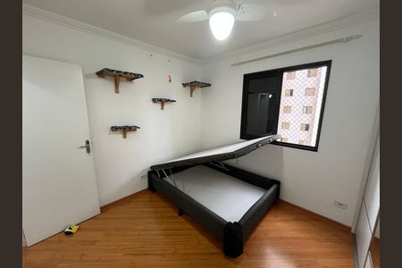 Quarto 2 de apartamento para alugar com 2 quartos, 68m² em Jardim Maria Rosa, Taboão da Serra