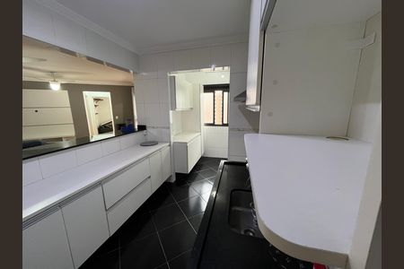 Cozinha de apartamento para alugar com 2 quartos, 68m² em Jardim Maria Rosa, Taboão da Serra