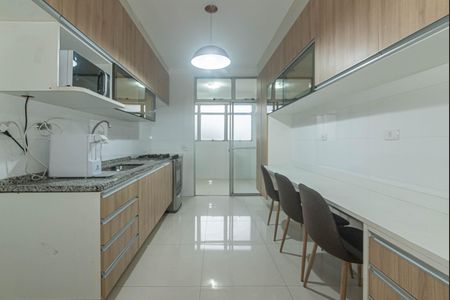 Cozinha de apartamento para alugar com 2 quartos, 72m² em Parque Colonial, São Paulo