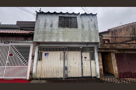 Casa à venda com 165m², 2 quartos e 2 vagas Casa à venda com 165m², 2 quartos e 2 vagasFachada