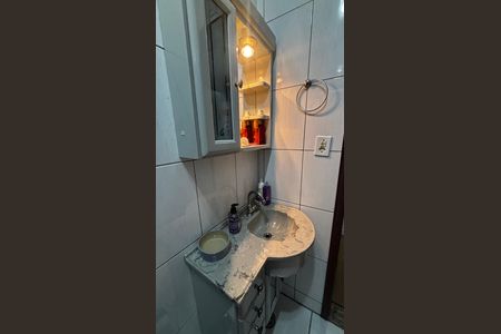 Casa à venda com 165m², 2 quartos e 2 vagas Casa à venda com 165m², 2 quartos e 2 vagasBanheiro