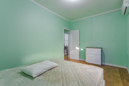Quarto 1 de apartamento para alugar com 2 quartos, 42m² em São João, Porto Alegre
