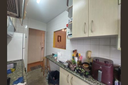 Cozinha de apartamento à venda com 2 quartos, 48m² em Jardim Sabara, São Paulo