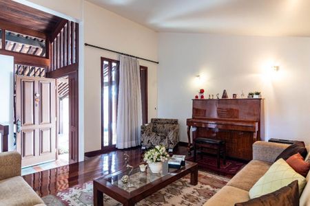 Foto 32 de casa à venda com 7 quartos, 309m² em Dona Clara, Belo Horizonte