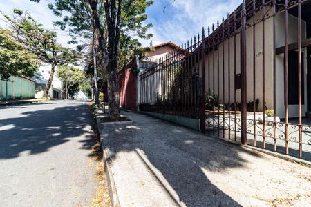 Casa à venda com 309m², 7 quartos e 6 vagasFoto 02
