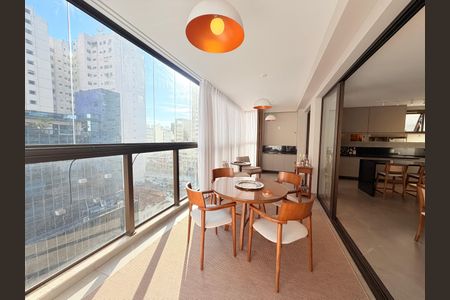 Apartamento para alugar com 250m², 4 quartos e 4 vagas