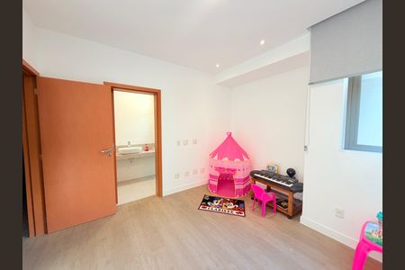 Apartamento para alugar com 250m², 4 quartos e 4 vagas