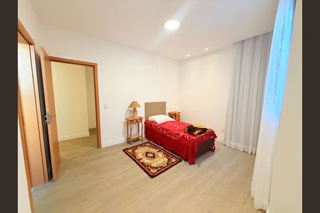 Apartamento para alugar com 250m², 4 quartos e 4 vagas