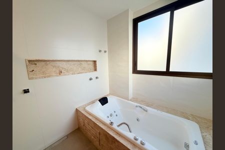 Apartamento para alugar com 250m², 4 quartos e 4 vagas
