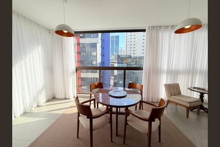 Apartamento para alugar com 250m², 4 quartos e 4 vagas