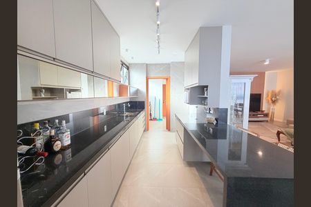 Apartamento para alugar com 250m², 4 quartos e 4 vagas