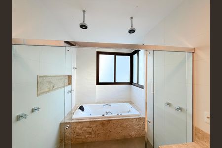 Apartamento para alugar com 250m², 4 quartos e 4 vagas