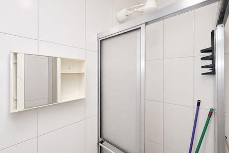 Banheiro de kitnet/studio para alugar com 1 quarto, 32m² em Bela Vista, São Paulo