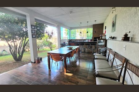 Casa de condomínio para alugar com 223m², 3 quartos e 4 vagas