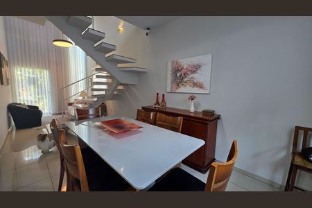Casa de condomínio para alugar com 223m², 3 quartos e 4 vagas