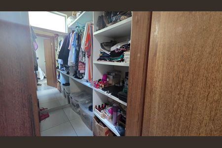 Casa de condomínio para alugar com 223m², 3 quartos e 4 vagas