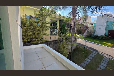 Casa de condomínio para alugar com 223m², 3 quartos e 4 vagas