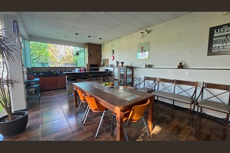 Casa de condomínio para alugar com 223m², 3 quartos e 4 vagas