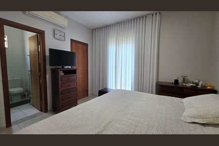 Casa de condomínio para alugar com 223m², 3 quartos e 4 vagas