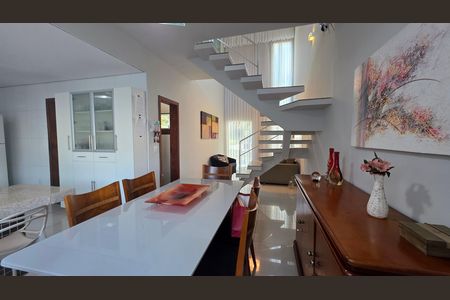 Casa de condomínio para alugar com 223m², 3 quartos e 4 vagas