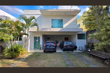 Casa de condomínio para alugar com 223m², 3 quartos e 4 vagas