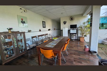 Casa de condomínio para alugar com 223m², 3 quartos e 4 vagas