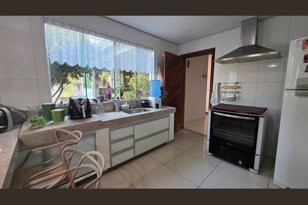 Casa de condomínio para alugar com 223m², 3 quartos e 4 vagas