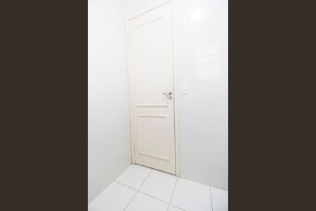 Banheiro 2 de apartamento à venda com 3 quartos, 69m² em Jardim Tupanci, Barueri