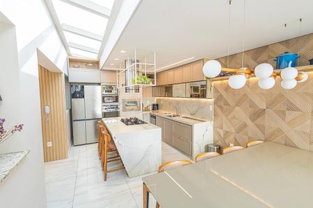 Apartamento à venda com 193m², 3 quartos e 3 vagas Apartamento à venda com 193m², 3 quartos e 3 vagasCozinha