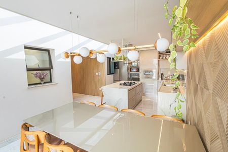 Apartamento à venda com 193m², 3 quartos e 3 vagas Apartamento à venda com 193m², 3 quartos e 3 vagasCozinha