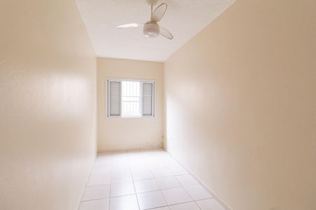 Quarto 2 de apartamento para alugar com 2 quartos, 50m² em Jardim Guiomar, Carapicuíba