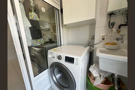 Apartamento à venda com 81m², 3 quartos e 2 vagas Apartamento à venda com 81m², 3 quartos e 2 vagasÁrea de Serviço