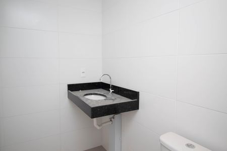 Banheiro de apartamento para alugar com 2 quartos, 45m² em Macedo, Guarulhos