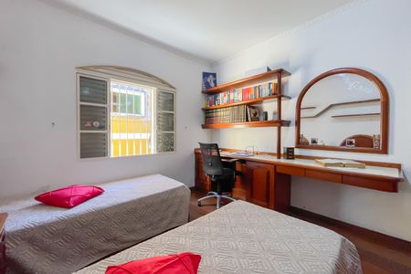 Casa à venda com 331m², 3 quartos e 8 vagas Casa à venda com 331m², 3 quartos e 8 vagasQuarto 2