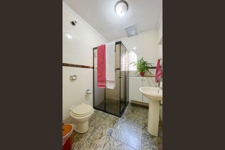 Casa à venda com 331m², 3 quartos e 8 vagas Casa à venda com 331m², 3 quartos e 8 vagasBanheiro