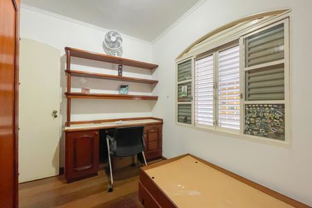 Casa à venda com 331m², 3 quartos e 8 vagas Casa à venda com 331m², 3 quartos e 8 vagasQuarto 3