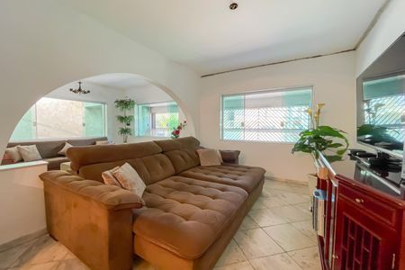 Casa à venda com 331m², 3 quartos e 8 vagas Casa à venda com 331m², 3 quartos e 8 vagasSala