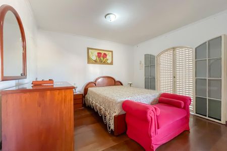 Casa à venda com 331m², 3 quartos e 8 vagas Casa à venda com 331m², 3 quartos e 8 vagasQuarto 1