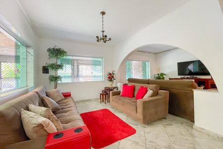 Casa à venda com 331m², 3 quartos e 8 vagas Casa à venda com 331m², 3 quartos e 8 vagasSala