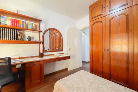 Casa à venda com 331m², 3 quartos e 8 vagas Casa à venda com 331m², 3 quartos e 8 vagasQuarto 2