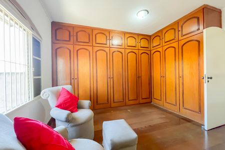 Casa à venda com 331m², 3 quartos e 8 vagas Casa à venda com 331m², 3 quartos e 8 vagasQuarto 1