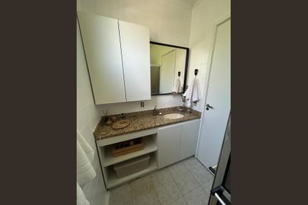 Apartamento para alugar com 76m², 2 quartos e sem vagaBanheiro